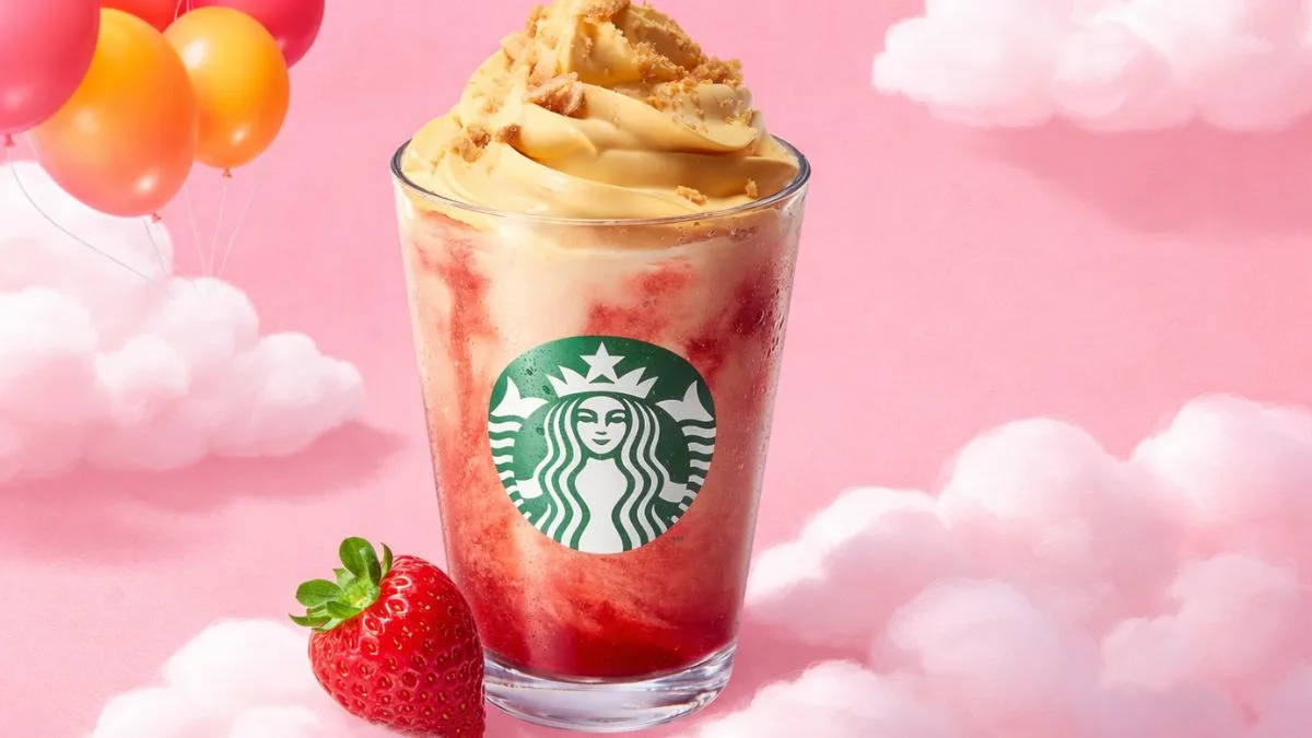 スターバックス「ストロベリー シュークリーム フラペチーノ」こんがりクランチ入り、春恒例苺フラペチーノも